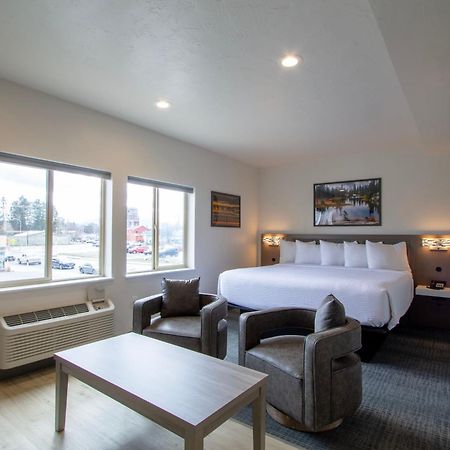 Cedar Street Hotel & Suites แซนด์พอยต์ ภายนอก รูปภาพ