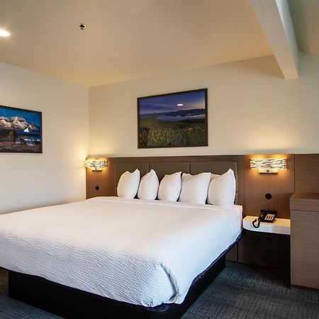 Cedar Street Hotel & Suites แซนด์พอยต์ ภายนอก รูปภาพ