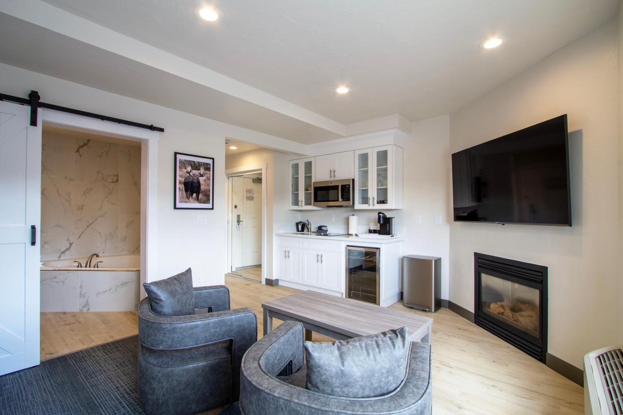 Cedar Street Hotel & Suites แซนด์พอยต์ ภายนอก รูปภาพ