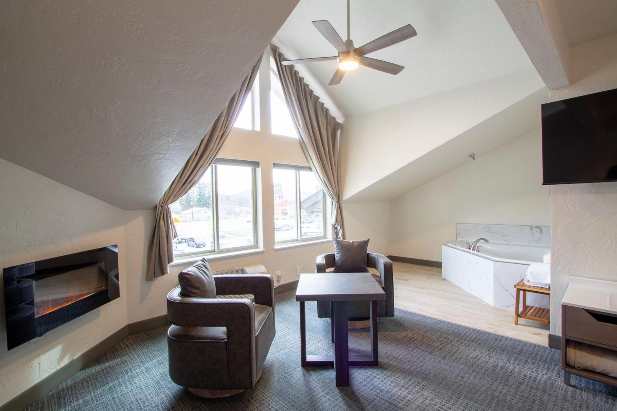 Cedar Street Hotel & Suites แซนด์พอยต์ ภายนอก รูปภาพ